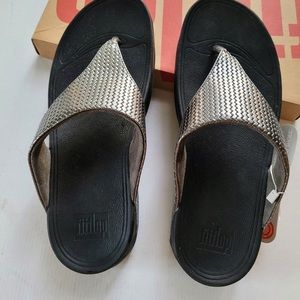 New in Box Fit Flop Lulu Weave Pewter size 10 sandal